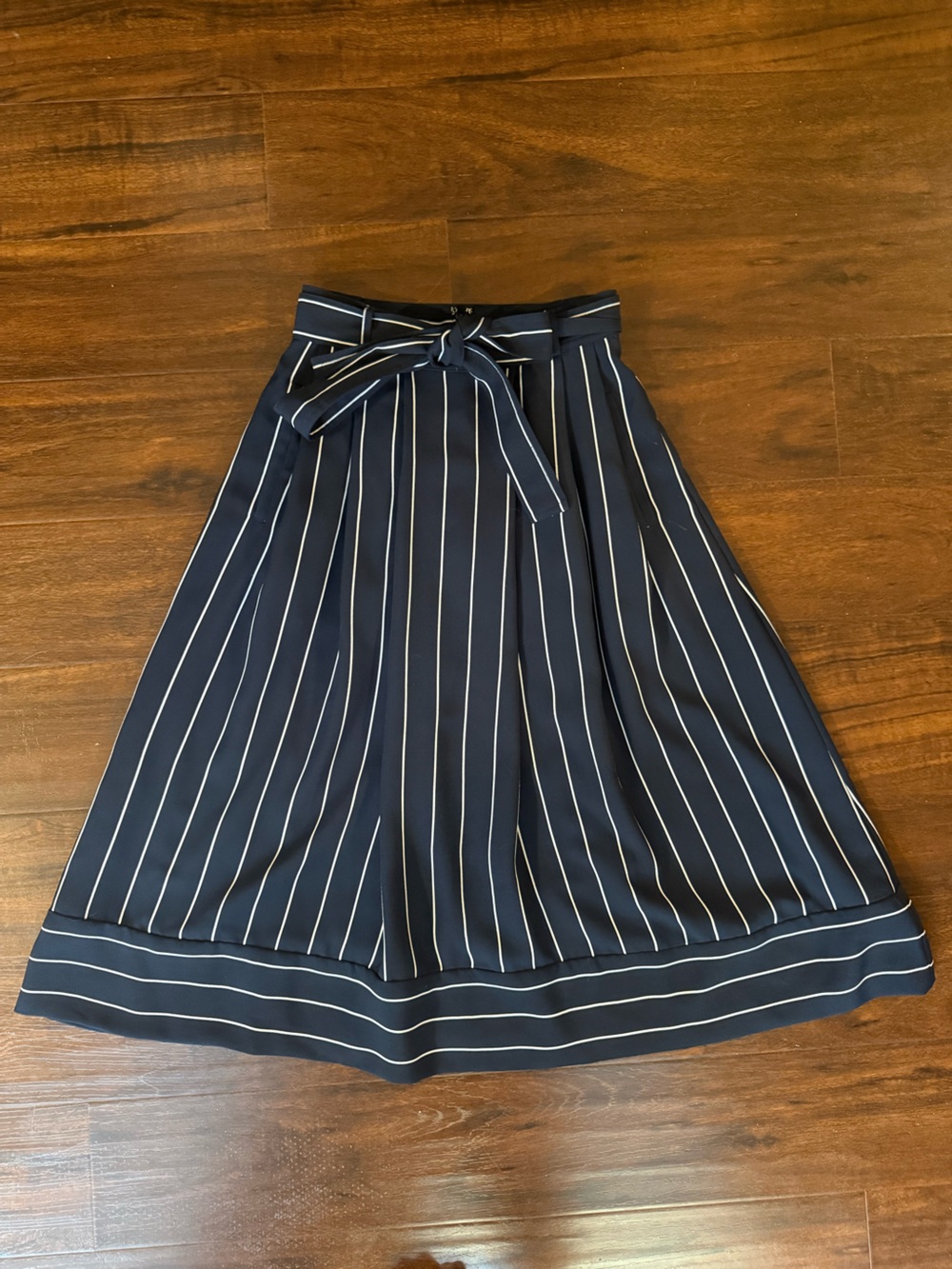 Banana Republic navy pinstripe midi skirt size 0